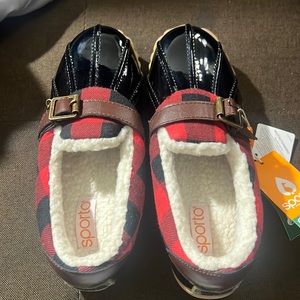 🖤RED AND BLACK PLAID SPORTO COMFORT  LOAFERS CLIFFS BY WHITE MOUNTAIN LOAFERS🖤